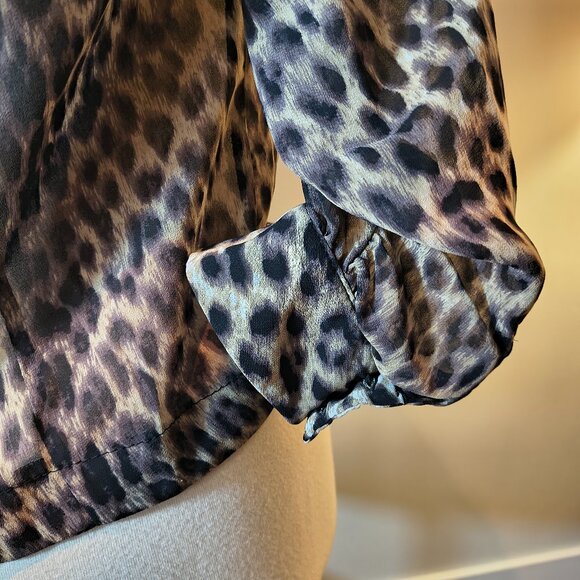 Casual Leopard Print Open Back Blouse - Picture 2 of 7